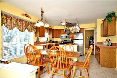 135 Hawthorne Ln, Phoenixville, PA 19460 - photo 5