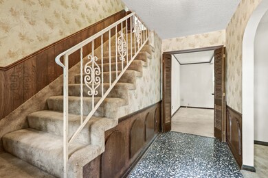 Welcome in! Step inside and you will
fall in love