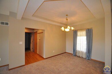 2845 SW Bluestem Dr, Topeka, KS 66614 - photo 7