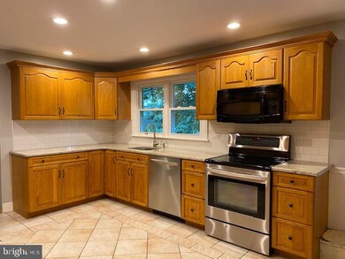 9 S Valley View Rd, Line Lexington, PA 18932 - photo 5