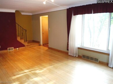 1976 Idlehurst Dr, Euclid, OH 44117 - photo 2