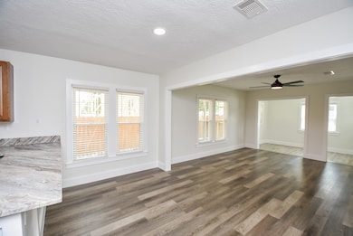 611 S Cherry St, Tomball, TX 77375 - photo 7