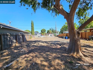 2867 Gillet Ave, Concord, CA 94520 - photo 3