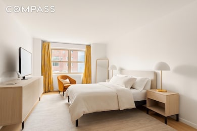 15 Charles Street at Waverly Place unit 2H, New York, NY 10014 - photo 4