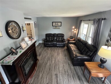 Vinyl, Double Pane Windows Throughout Home