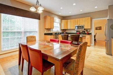 Eat-in kitchen