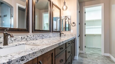 2454 N Snead Dr-32