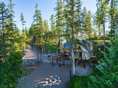 31 Forest Path - Treehouse in the Woods