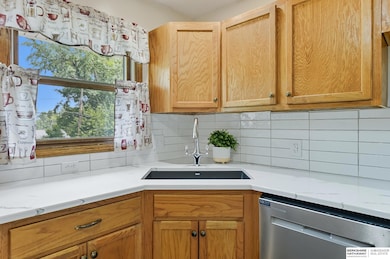 8712 Parker St, Omaha, NE 68114 - photo 3