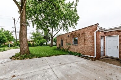 Brand new drive way, Spacious back yard.