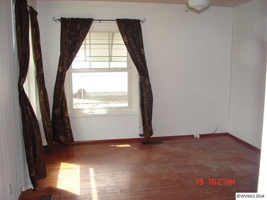 Hardwood Floors, Triple Pained Windows, AC