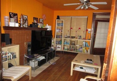 272 LIVINGROOM FULL