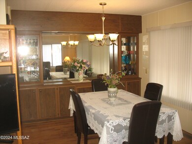 5810 Circle Z Dining