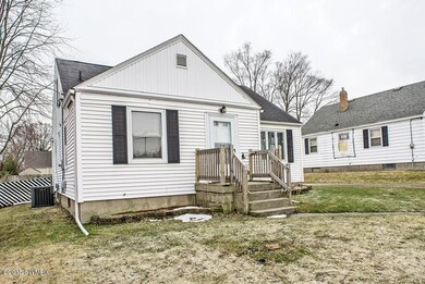 566 Lankamp St NW, Grand Rapids, MI 49544 - photo 2