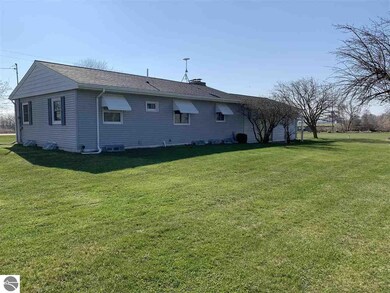 2512 S Baldwin Rd, Ithaca, MI 48847 - photo 3