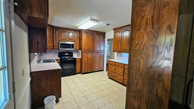 321 Patricia Ln, Bedford, TX 76022 - photo 4