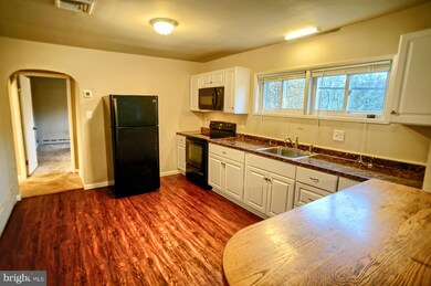 1054 Butter Ln, Reading, PA 19606 - photo 5