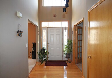 Dramatic 2-story Foyer