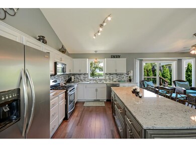 A Beautiful yet so functional kitchen! The brand n