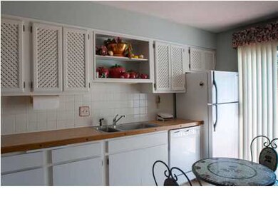 Cute kitchen.