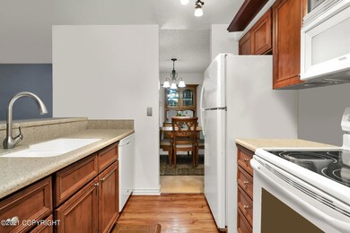 KITCHEN & DINING VIEW