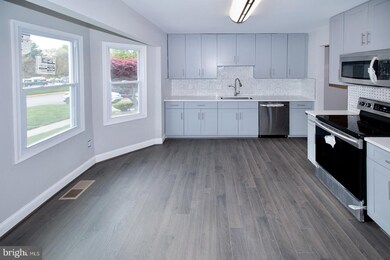 9437 Cherwek Dr, Lorton, VA 22079 - photo 3