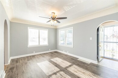 914 E Mitchell Ave, Waterloo, IA 50702 - photo 3