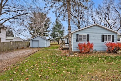 902 Millard St, Three Rivers, MI 49093 - photo 2