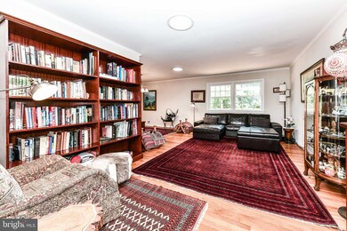 9810 Vale Rd, Vienna, VA 22181 - photo 3