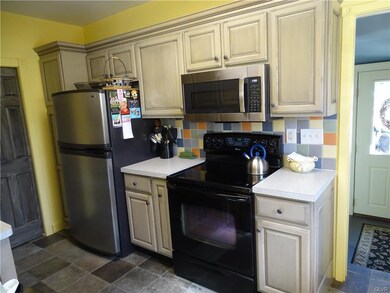 4205 Roosevelt St, Whitehall, PA 18052 - photo 5