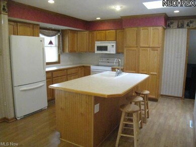 Fully applianced kitchen with dinette, skylight an