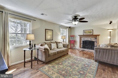 6836 Stoneybrooke Ln, Alexandria, VA 22306 - photo 2