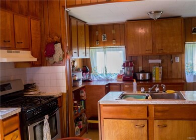 Downstairs Apartment - Eat in kitchen