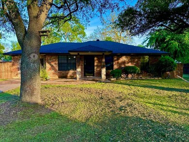 211 W Merritt Ave, Ennis, TX 75119 - photo 5