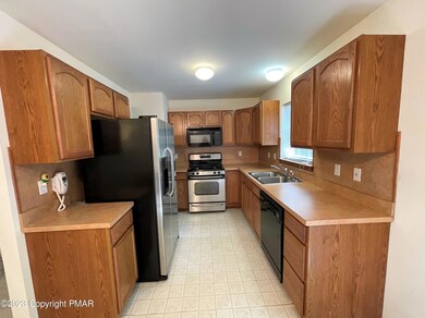 612 Whipporwill Dr, Bushkill, PA 18324 - photo 2