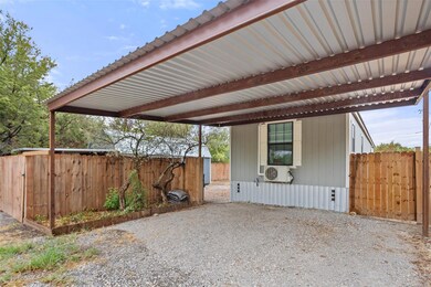 788 Lois Cir, Granbury, TX 76049 - photo 4