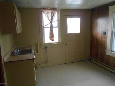 921 Rear Pittston Ave Apt 5 Ave, Scranton, PA 18505 - photo 2