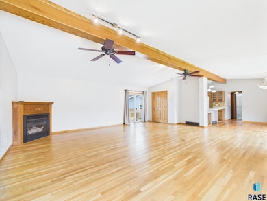 716 E 32nd St, Sioux Falls, SD 57105 - photo 5