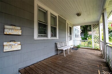 25 Hillside Ave unit 1, Rockville Centre, NY 11570 - photo 2