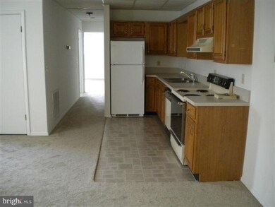 20210 Point Lookout Rd unit 5, Great Mills, MD 20634 - photo 3
