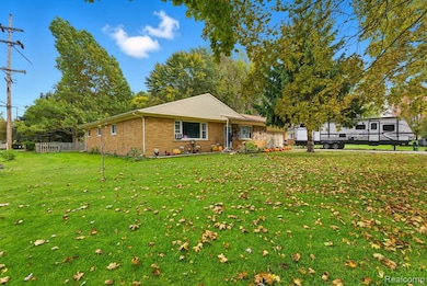 38990 Lanse Creuse St, Harrison Township, MI 48045 - photo 2