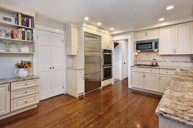 8 Hosmer Cir, West Newton, MA 02465 - photo 2