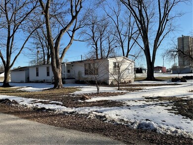 101 Oak St, Moweaqua, IL 62550 - photo 2