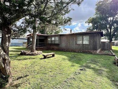 311 N 2nd St, Thomas, OK 73669 - photo 3