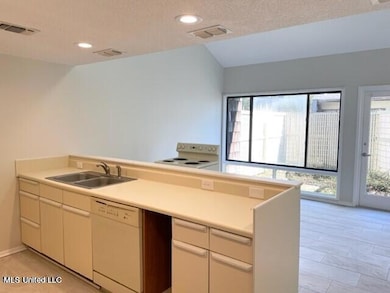 828 Oakleigh Ave unit 2, Gulfport, MS 39507 - photo 4