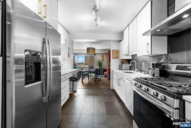 2185 Lemoine Ave unit 6A, Fort Lee, NJ 07024 - photo 5