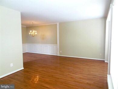 25549 Gwynneth Square, Chantilly, VA 20152 - photo 5