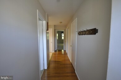 906 Silver Ct, Hamilton Square, NJ 08690 - photo 3