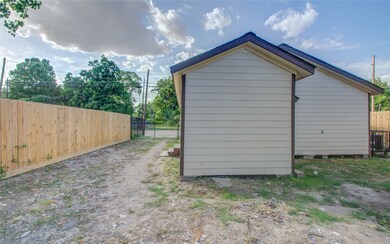 1051 W Little York Rd, Houston, TX 77091 - photo 6