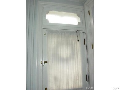 529 Ontario St, Bethlehem, PA 18015 - photo 2